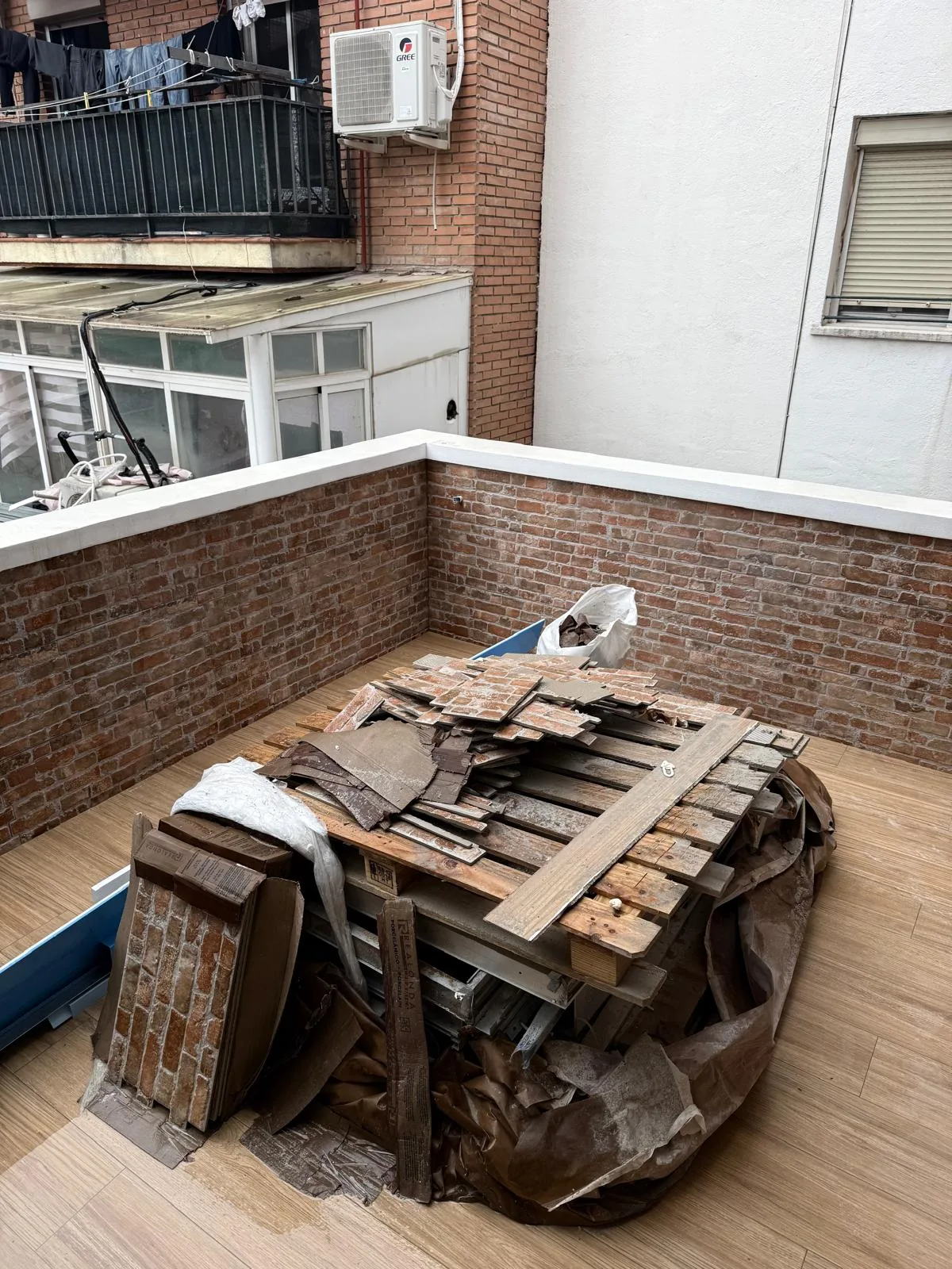 Reforma de terraza y acceso · vista 03